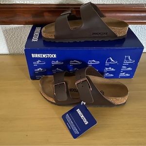 Dark brown Arizona Birkenstock’s